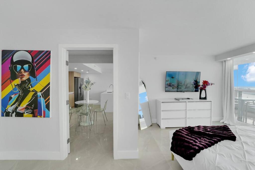 Shades Of Sky Penthouse! Newly Renovated *